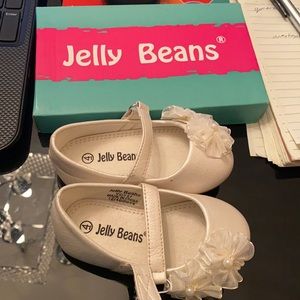 Baby dress shoes in size 4. Almost like new.